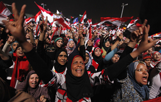 El Ejército controla Egipto <br>a la espera de la reacción de los Hermanos Musulmanes