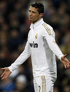 Cristiano Ronaldo escenifica su divorcio con la grada del Bernabéu al no celebrar su gol