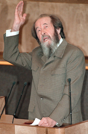 Fallece el Premio Nobel de Literatura Alexander Solzhenitsin, gran crítico del stalinismo