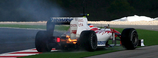 El Toyota de Timo Glock se incendió durante el entrenamiento de este miércoles en Portimao