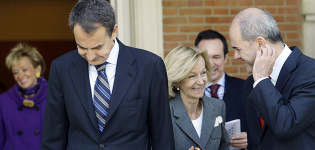Medio Gobierno planta cara a Zapatero por el fin de la publicidad en TVE