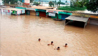 Millones de afectados y 228 muertos en las inundaciones en el sur de la India