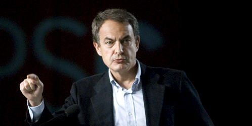 Zapatero pide auxilio al mundo del dinero tras el manifiesto de los empresarios al Rey 