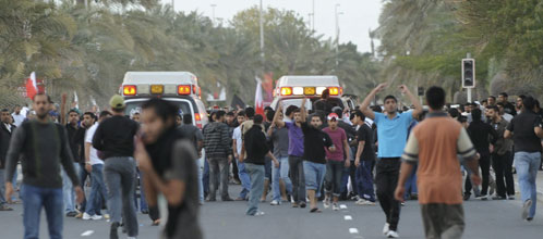 El Ejército de Bahréin frena a balazos a los manifestantes