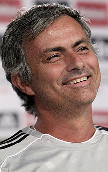 Mourinho es feliz y hasta amable; ya tiene el club que quería