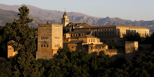‘Guerra’ en Granada: el proyecto de un ascensor para subir a la Alhambra divide a la ciudad