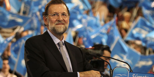 Rajoy gana con mayoría absoluta y Rubalcaba no evita el descalabro del PSOE