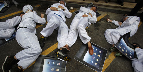Más de 300 trabajadores de Foxconn amenazan con un suicidio colectivo en China