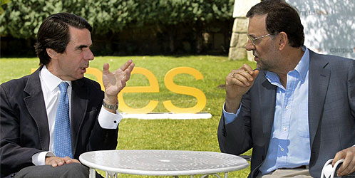 Aznar reprocha a Rajoy haber dejado a Rato "a los pies de los caballos" en el caso Bankia
