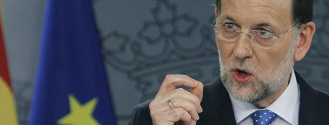 Rajoy cruza los dedos y se va de vacaciones sin pedir el rescate y negando la crisis de Gobierno