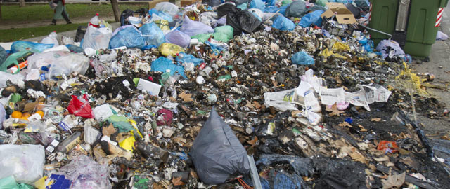 3.000 toneladas de basura en Jerez: quema de contenedores y ratas instaladas en la ciudad