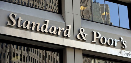 Suma y sigue: S&P rebaja el rating a diez entidades financieras españolas
