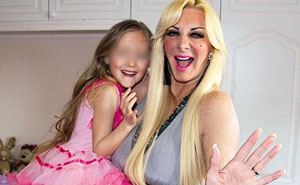 Una británica regala a su hija de siete años una operación de aumento de pecho