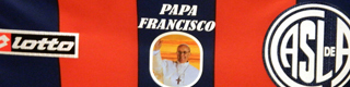 San Lorenzo consigue 'ayuda divina' <br>con una camiseta con la imagen del Papa