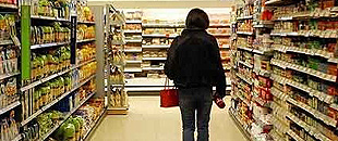 //www.elconfidencial.com/economia/2013-04-01/fabricantes-y-distribucion-pugnan-por-torcer-la-polemica-ley-alimentaria-de-canete_248249/