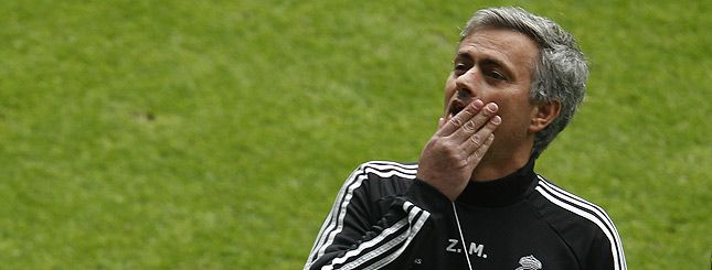 Florentino pide unión, pero Mourinho <br>no le hace caso y vacila con su futuro
