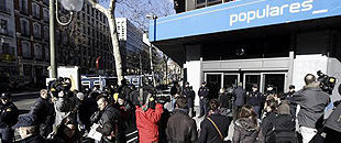 TVE niega censura a las protestas ante la sede del Partido Popular
