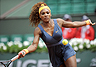 Serena Williams comienza arrollando en su primer duelo en la tierra de París