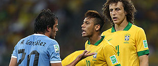 Los 'piscinazos' de Neymar son cuestionados hasta en Brasil