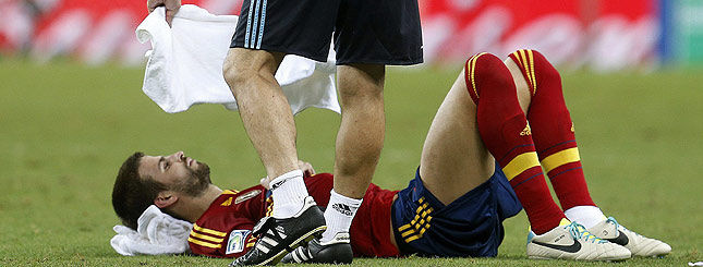 FIFA pone en peligro a los futbolistas <br>y España resiste gracias al gazpacho