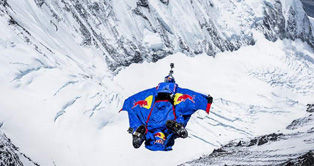 Salto BASE desde el Everest