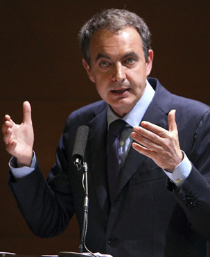 Zapatero justifica la subida de la luz: "Las familias deben ahorrar más"