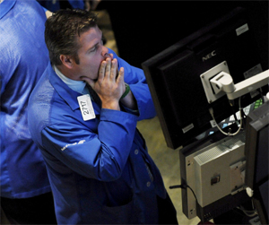 Wall Street pierde un 3,5% y cierra por debajo de los 10.000 puntos