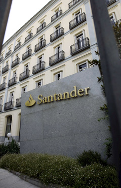 Santander y Morens-Botn atienden a sus clientes afectados por la estafa de Madoff
