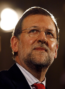 Rajoy asegura, ante Aznar, que los cambios y la renovacin persiguen "mejorar" los mensajes del PP