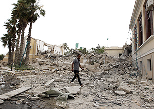 Trípoli, bombardeada